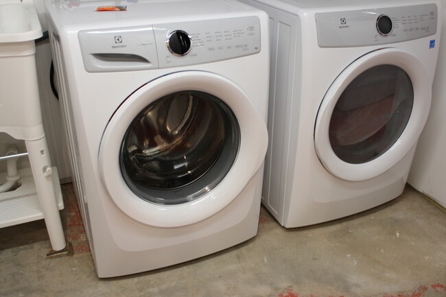 washer and dryer - N72W15542 Good Hope Rd