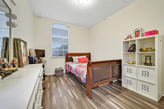 Building Photo - 7107 Cornflower Ln