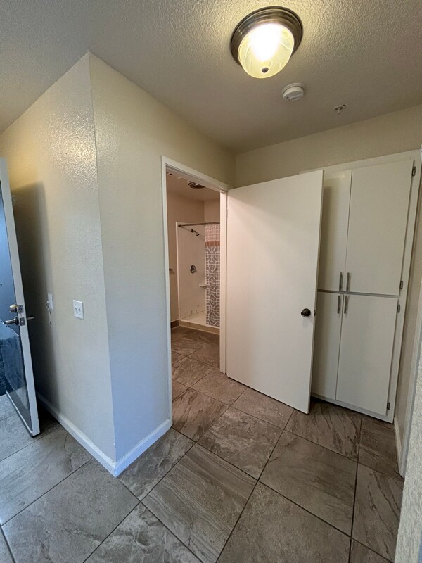 Building Photo - 1220 La Loma Ave