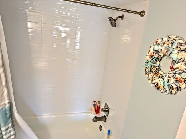 Building Photo - SEASONAL/SHORT TERM TURNKEY condo