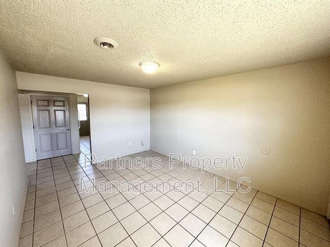 Building Photo - 95 N Pine Ave