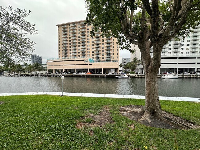 Building Photo - 450 Paradise Isle Blvd