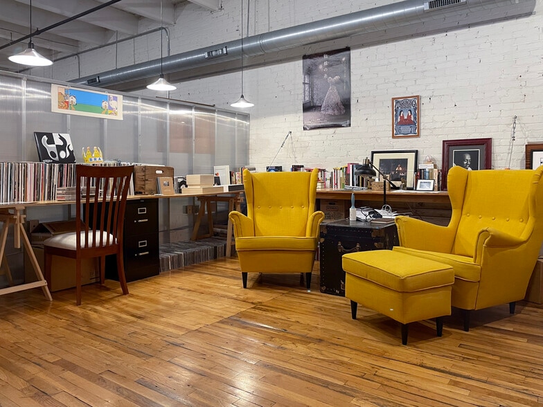 Building Photo - 945 Liberty Ave