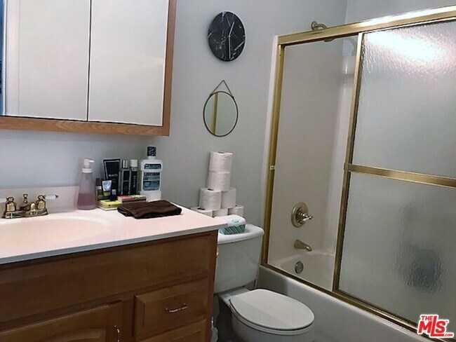 Building Photo - 5248 Satsuma Ave