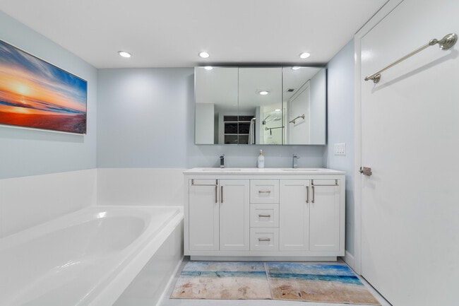 Building Photo - 4101 N Ocean Blvd