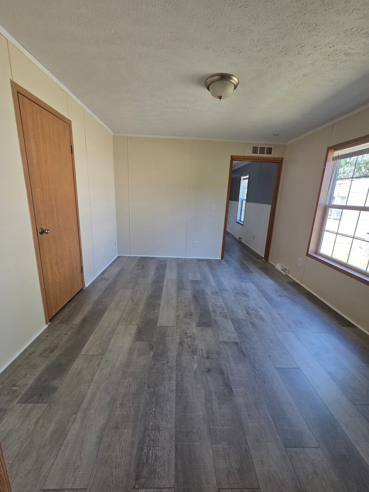 Building Photo - 1511 Mydland Rd