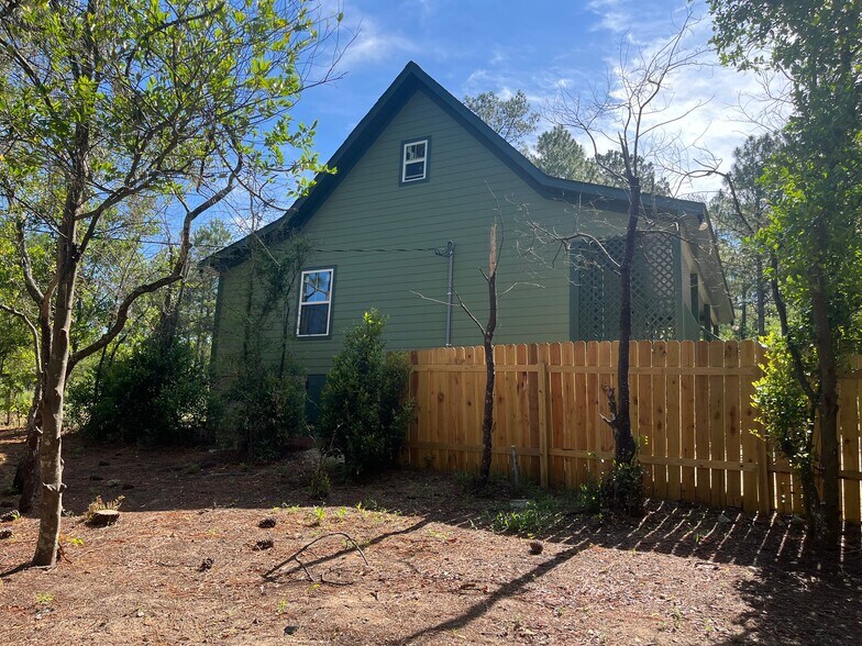 Building Photo - 180 Taylor Pond Rd