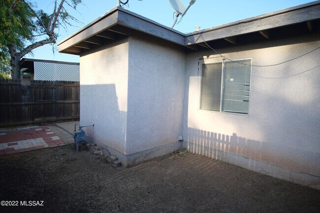 Building Photo - 3003 N Euclid Ave