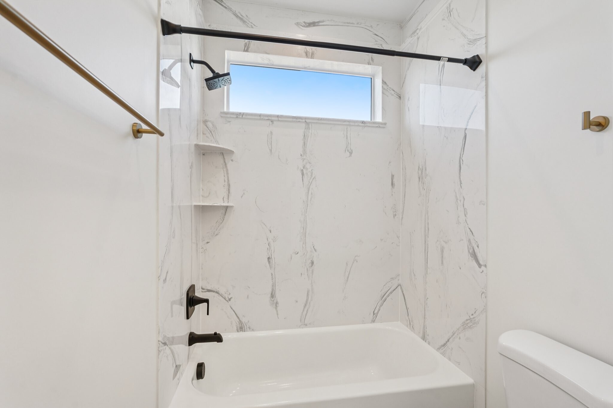 Building Photo - 910 E Roma Ave