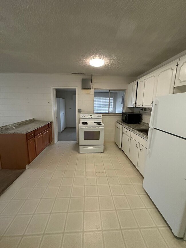 Building Photo - 13048 N Highland Cir
