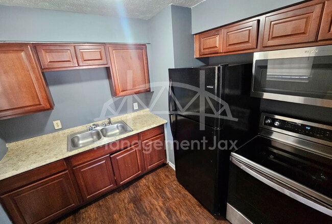 Building Photo - 1130 W 21st St