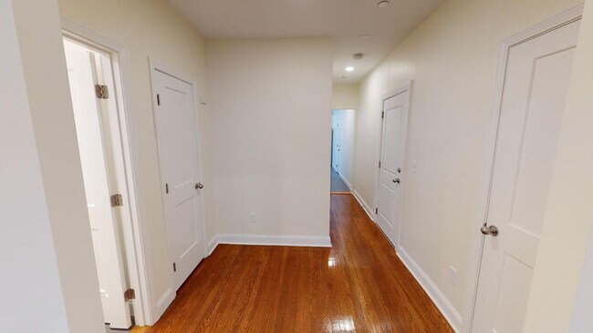 Building Photo - 123 Sutherland Rd