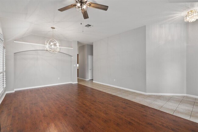 Building Photo - 901 Cashew Ln