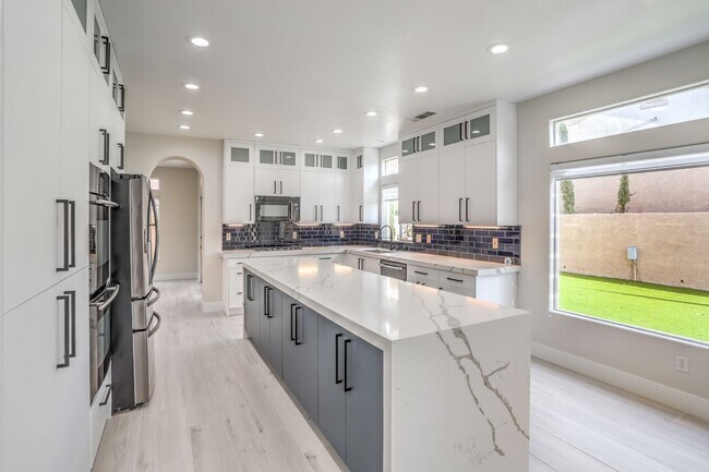 Building Photo - Luxury 5-Bedroom Home in Guard-Gated Community with 3-Car Garage
