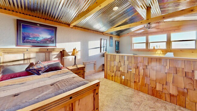 Building Photo - Beautiful Home on 10 Private Acres
