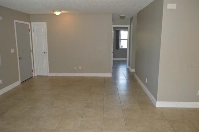 Building Photo - 6525 Manila Palm Way