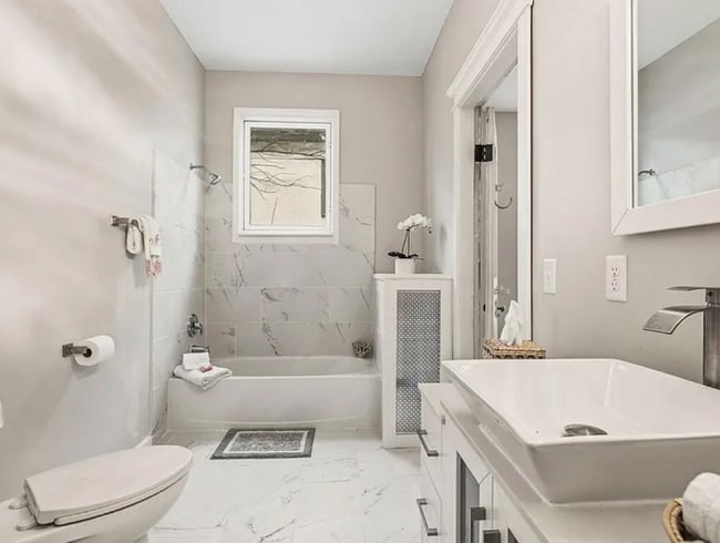 Building Photo - 2416 Harriet Ave