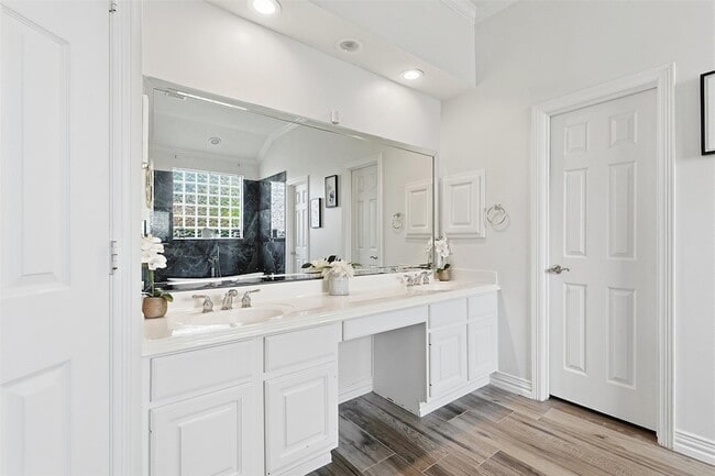 Building Photo - 1527 Orchard Park Dr