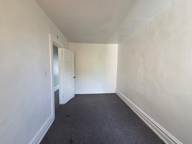 Building Photo - move in ready 3 bedroom 1 bath