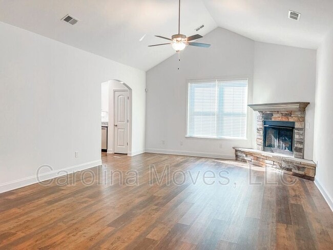 Building Photo - 116 Forest Ridge Way