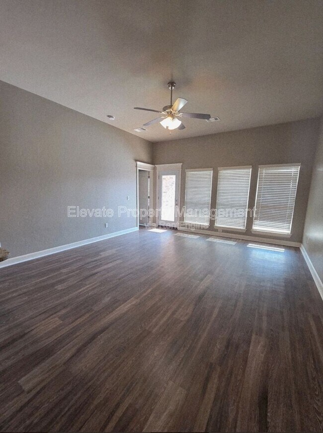 Building Photo - 2213 Ailsa Rd