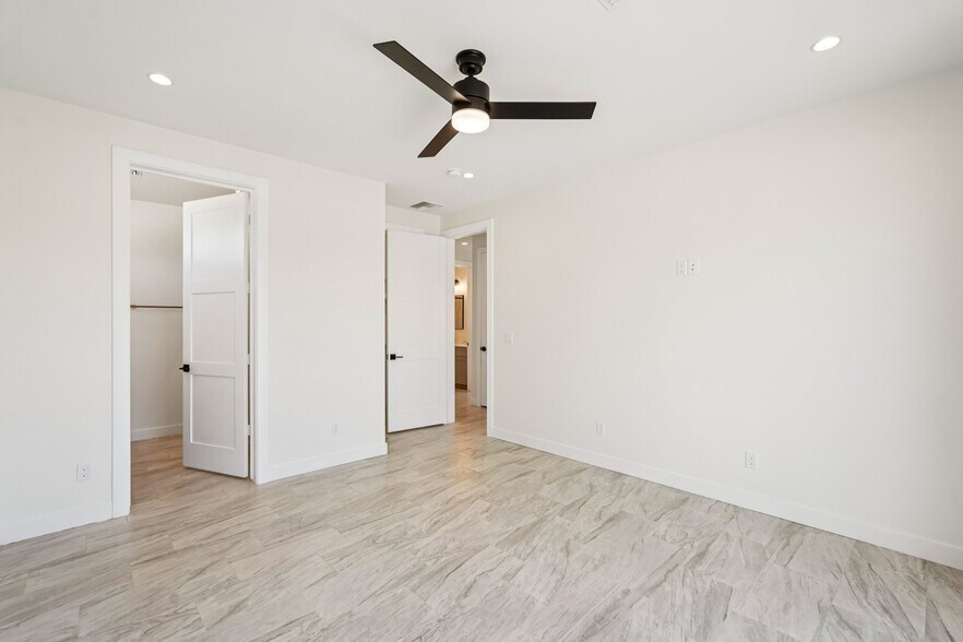 Building Photo - 910 E Roma Ave