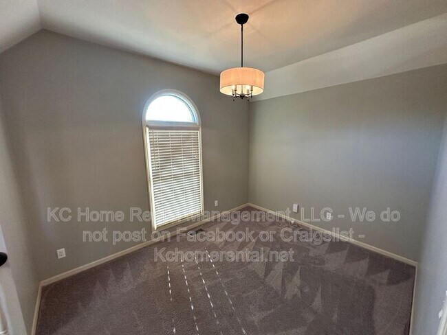 Building Photo - 9802 NW 72nd Terrace