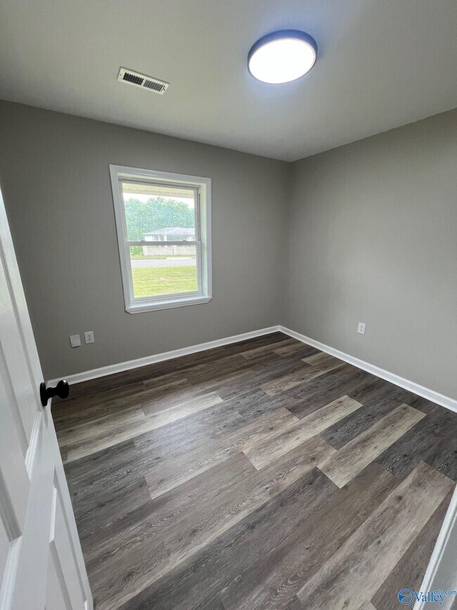 Building Photo - 2211 Penhall Dr NE