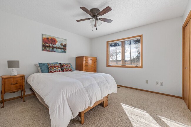 Building Photo - Fully furnished Rental