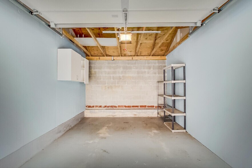 Building Photo - 16600 Liberty Cir