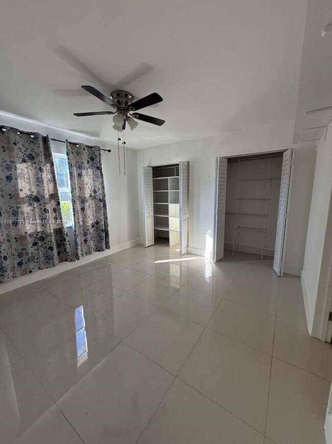 Building Photo - 6200 NE 22nd Way