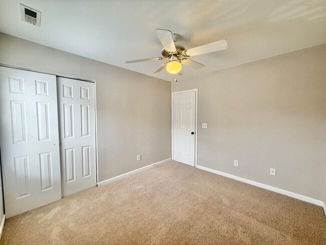 Building Photo - 6016 Namozine Ct