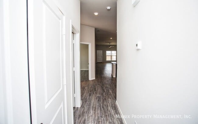 Building Photo - 1924 Langford Ave