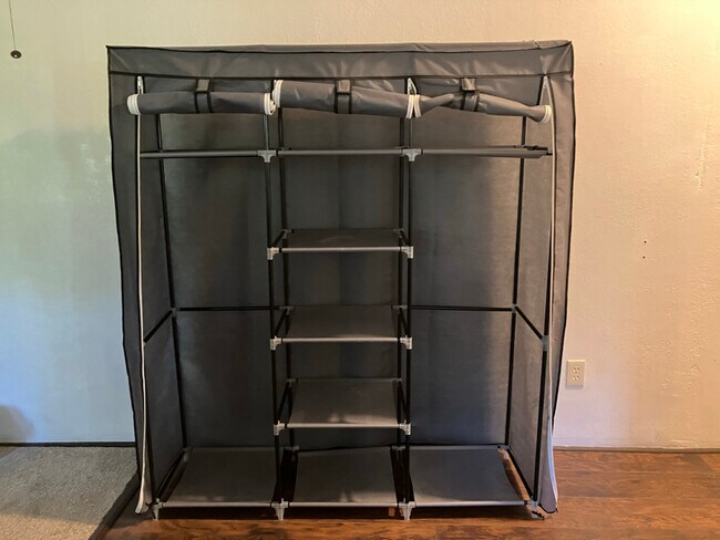 Building Photo - 720 Alexander St