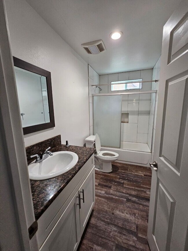 Building Photo - 23(1456,1458)