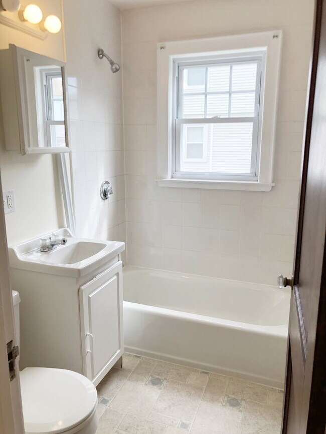 Building Photo - Good credit and solid income required!