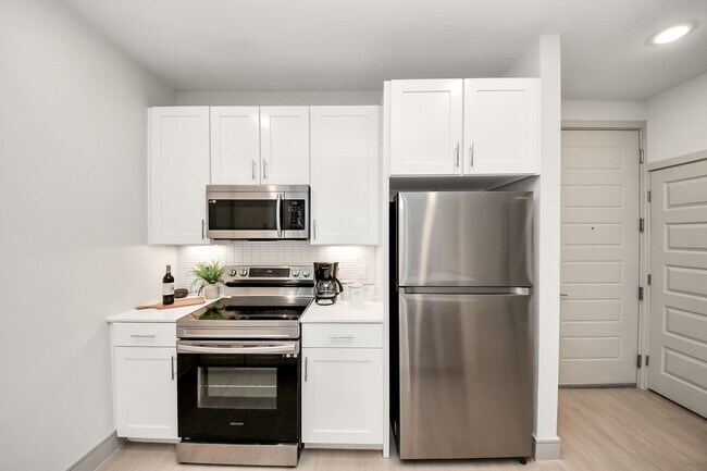 Building Photo - 4840 N Shepherd Dr