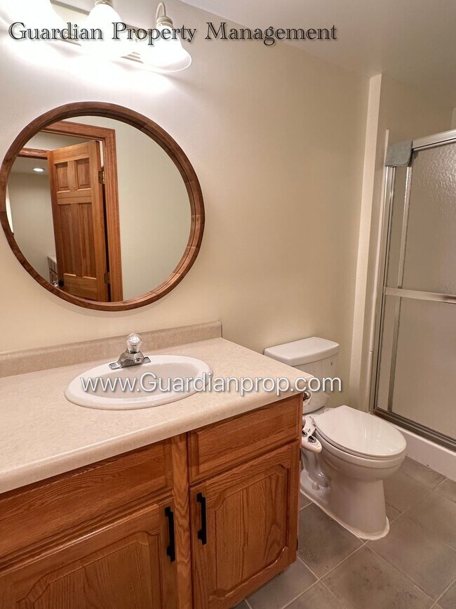 Building Photo - Well Maintained Prior Lake SFH, Large Deck, Fireplace, 2 Car Attached Garage