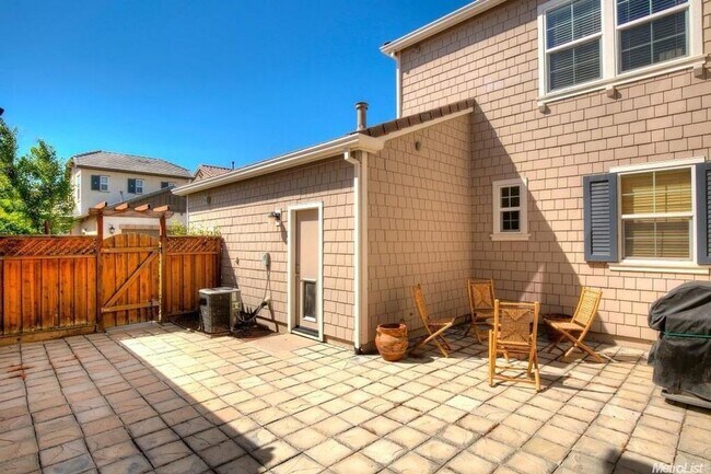 Building Photo - Stunning Home in Mountain House 2 Junior Primary bedrooms w/ own Private Bath!