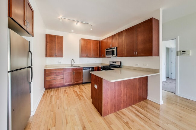 Building Photo - 1155 W Roosevelt Rd