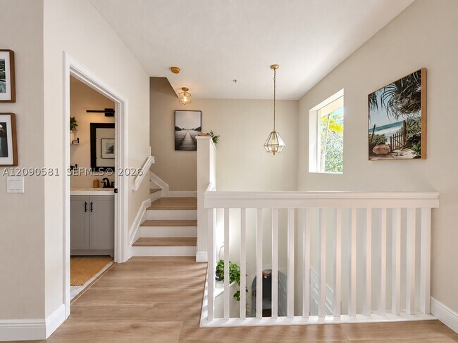 Building Photo - 2913 S Greenleaf Cir