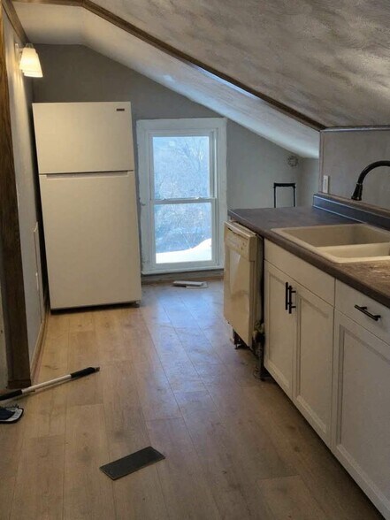 Brand new kitchen - 327 S Adams St