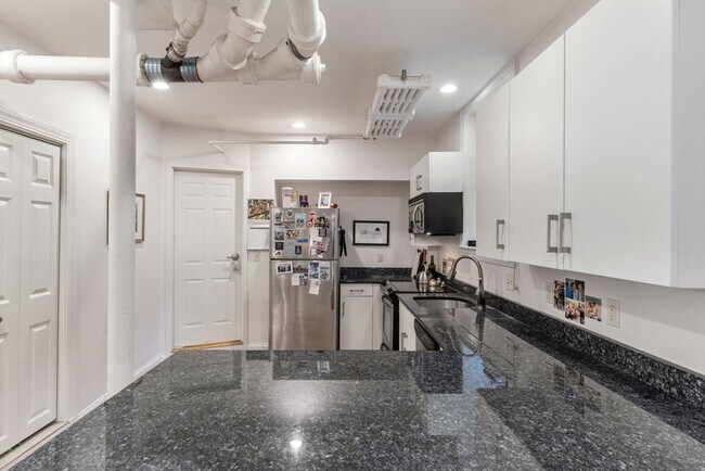 Building Photo - 130 Longwood Ave