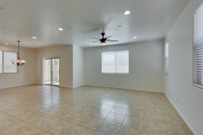Building Photo - Gorgeous one story 4 bedroom 2 Bathroom Ho...