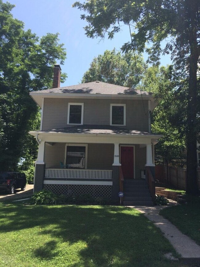 Primary Photo - 3 bed/2 bath house - GRAD STUDENTS/PROFESS...