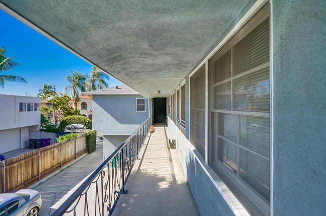 Building Photo - Beautiful Belmont Heights Studio for Rent!