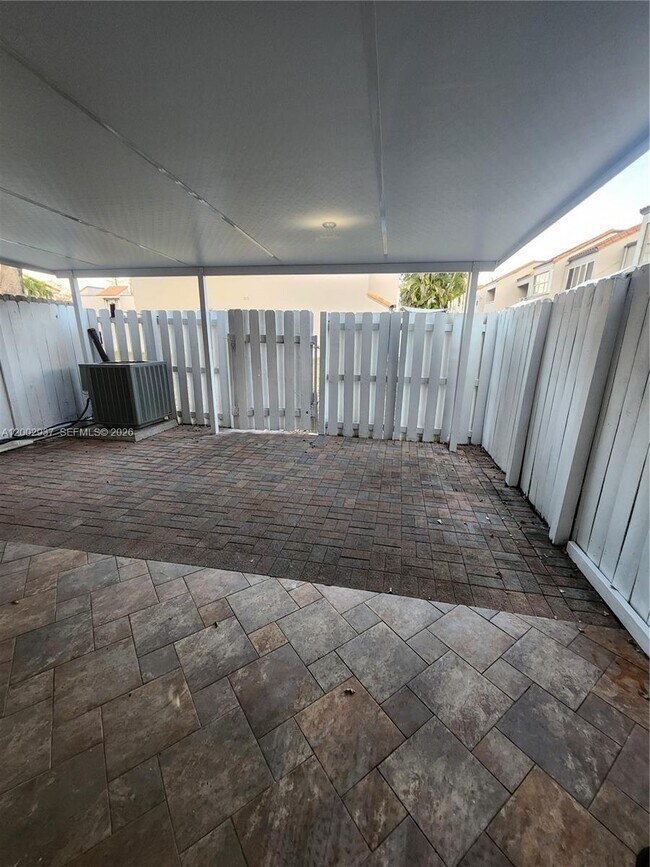 Building Photo - 6485 SW 129th Ave