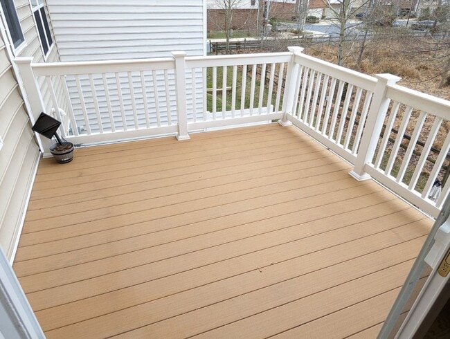 Building Photo - Gorgeous 3 level townhouse in North Potoma...