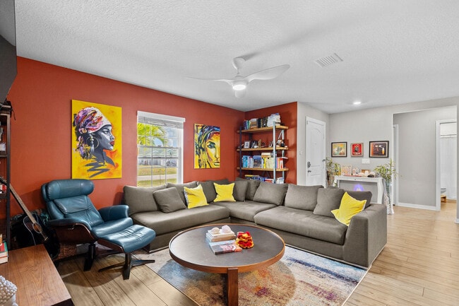 Building Photo - 2626 SW Monterrey Ln