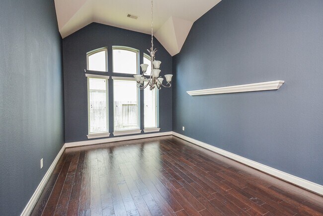 Building Photo - 28803 Davenport Dr